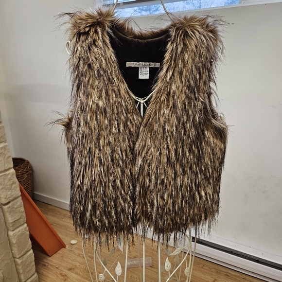 Rezrekshan faux fur sleeveless vest - Picture 3 of 5